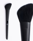 No 6. CONTOURING & SCULPT BRUSH