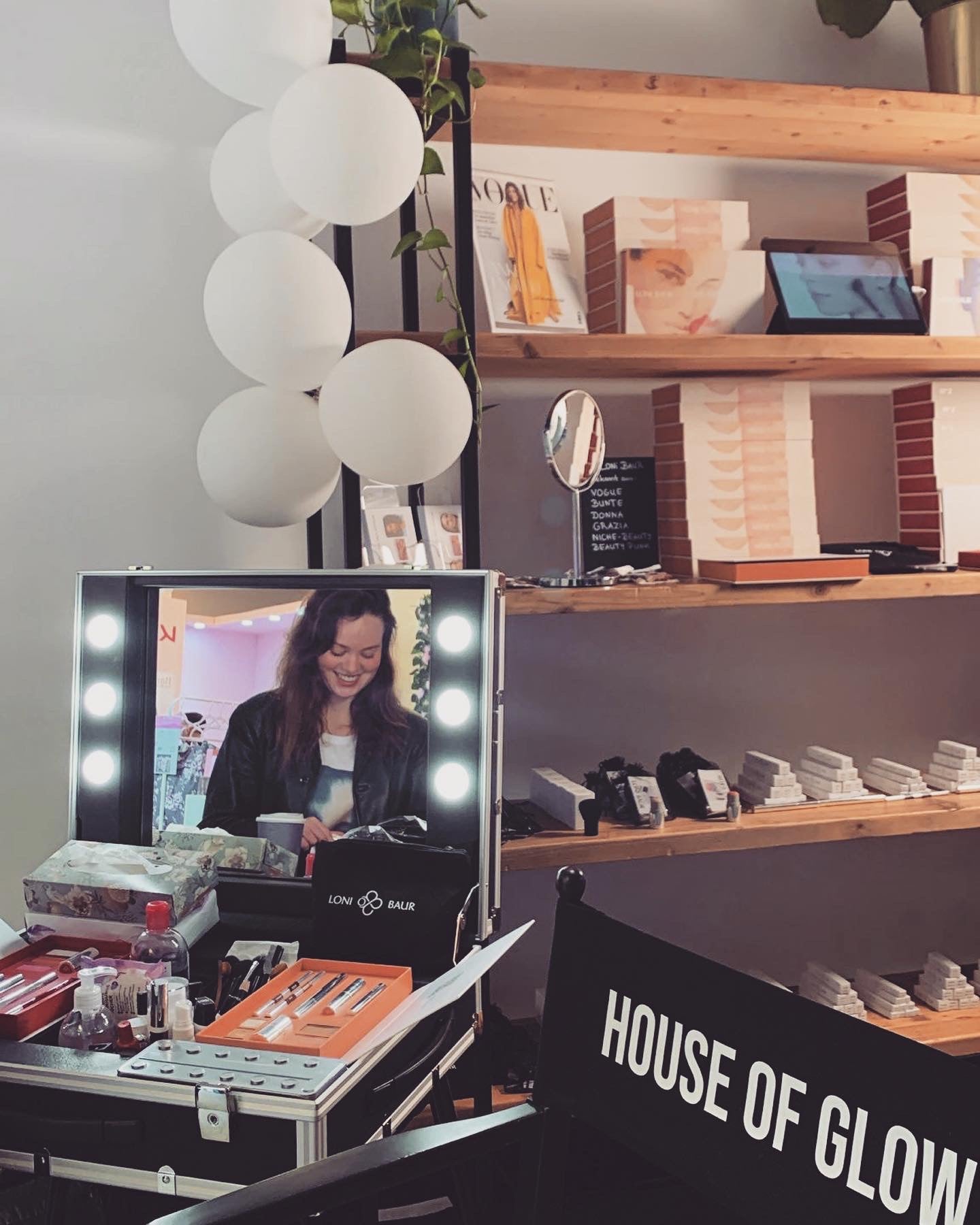 LONI BAUR auf der HOUSE OF GLOW