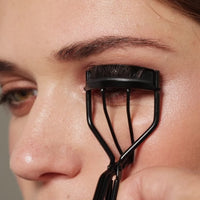 EYELASH CURLER